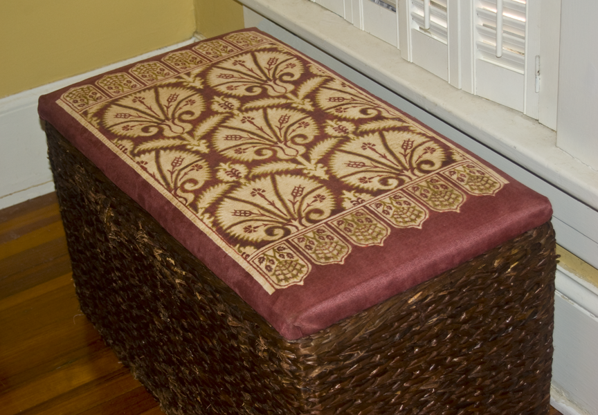Traditional Ottoman cushion in velvet